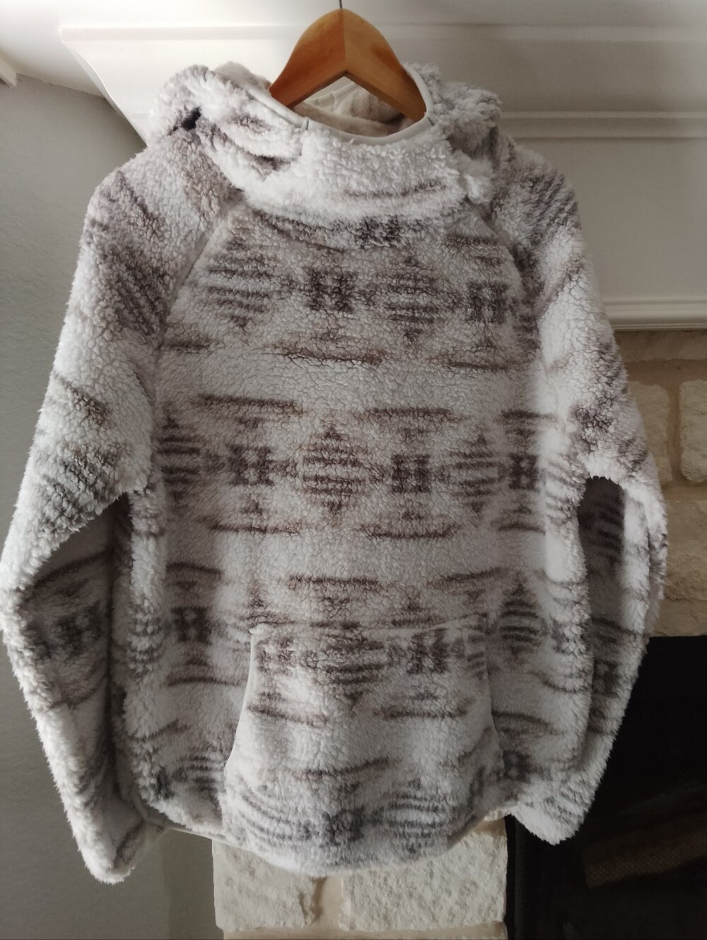 New Avalanche Cozy Sherpa Hoodie with Aztec Pattern - Soft Gray & Cream